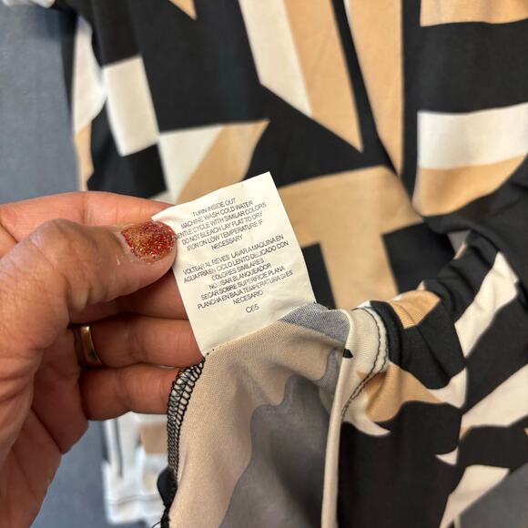 AUW Plus Size 1X Geometric Print Stretch Blouse Gold Button Shoulder Busines - Picture 7 of 9